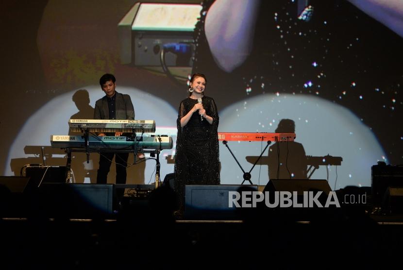 Penyanyi Rossa mengembalikan honor menyanyi dalam acara DNA Pro ke Bareskrim Polri.