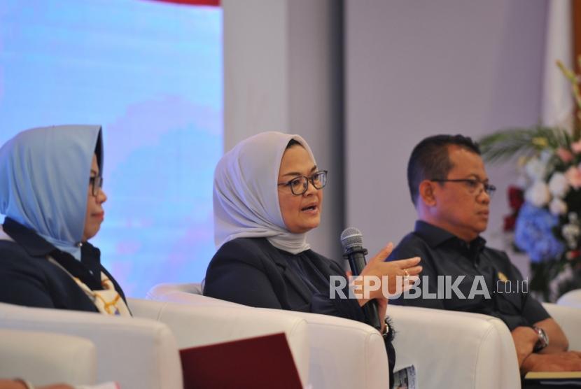 Kinerja BPOM. Kepala Badan POM Penny Lukito (kedua kanan) menjadi pembicara dalam acara Tiga Tahun Kinerja Badan POM di Jakarta, Senin (22/7).
