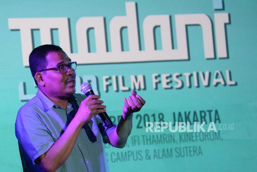 Sutradara Garin Nugroho memberikan penjelasan tentang film singkat yang dibuat khusus dalam penutupan Madani Film Festival 2018 di Institut Francais Indonesia (IFI), Jakarta, Ahad (21/10) malam.