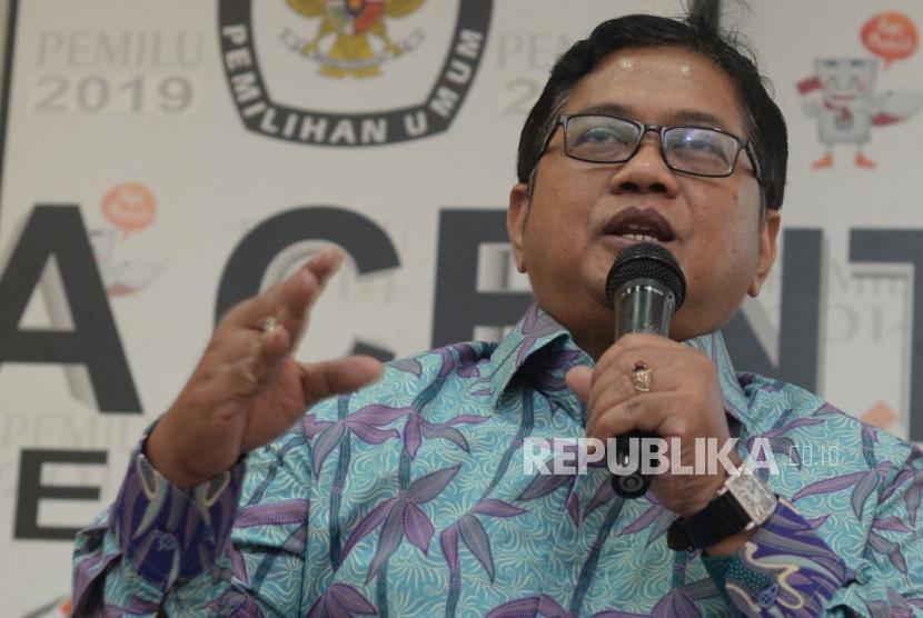 Wakil Ketua Umum DPP PAN Viva Yoga Mauladi membantah informasi yang menyebutkan telah terjadi pertemuan antara Ketua Umum DPP PAN Zulkifli Hasan dengan Presiden Joko Widodo (Jokowi) pada akhir pekan lalu. Ilustrasi