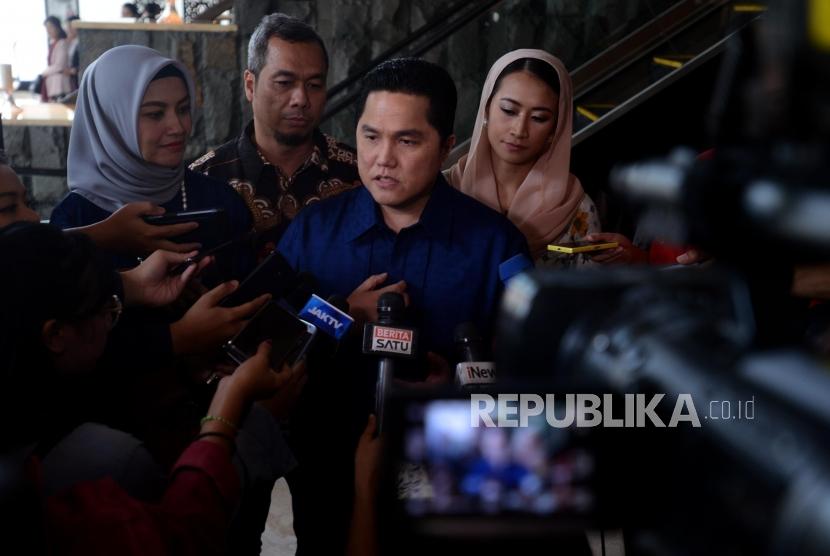 Ketua Tim Kampanye Nasional Jokowi-Ma'ruf Erick Thohir memberikan keterangan kepada wartawan disela pertemuan bersama duta besar negara Uni Eropa di Hotel Gran Melia, Kuningan, Jakarta, Kamis (24/1).