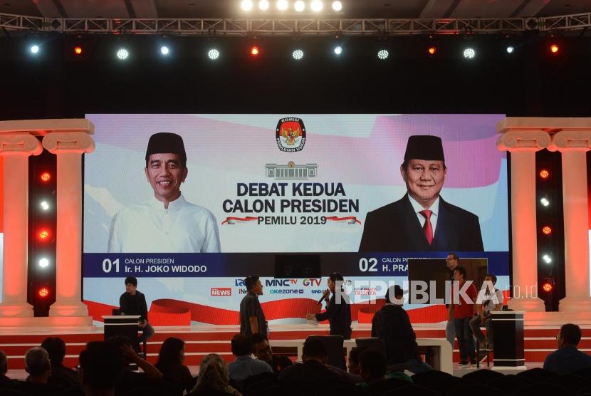 Suasana gladi kotor debat kedua Pilpres 2019 di Ballroom Hotel Sultan, Senayan, Jakarta, Sabtu (16/2).