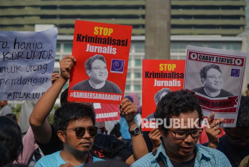 Aliansi Jurnalis Independen (AJI) Jakarta melakukan aksi di kawasan Bundaran HI, Jakarta, Ahad (29/9/2019).