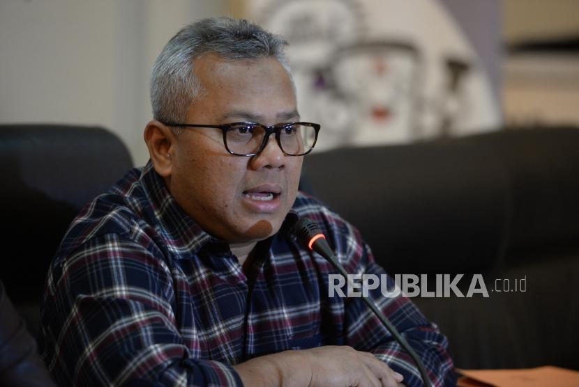 Penerimaan Rekapitulasi Pilkada Serentak. Ketua KPU Arief Budiman memberikan paparan terkait Pilkada Serentak di KPU Pusat, Jakarta, Ahad (8/7).