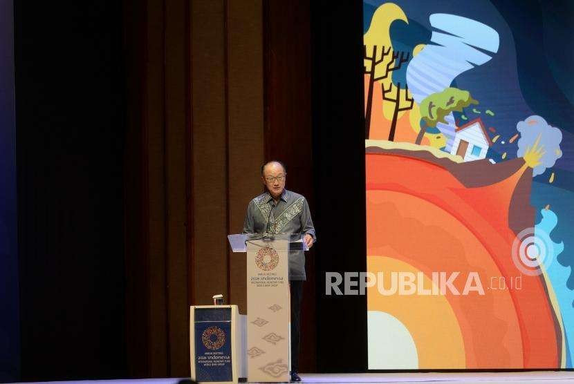 Asuransi Bencana. Presiden Bank Dunia Jim Yong Kim menyampaikan paparan pada pembukaan Dialog Tingkat Tinggi tentang Pembiayaan dan Asuransi Risiko Bencana di Nusa Dua, Bali, Rabu (10/10).
