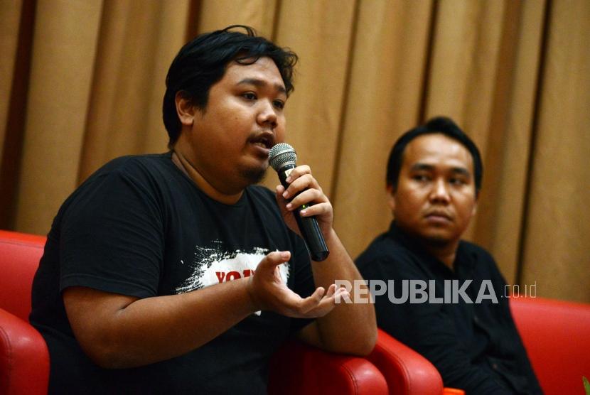 Kordinator Nasional Youth Proactive Ahmad Sajali (kiri) dan Peneliti Perludem Fadli Ramadhanil memberikan paparan saat diskusi bertajuk 