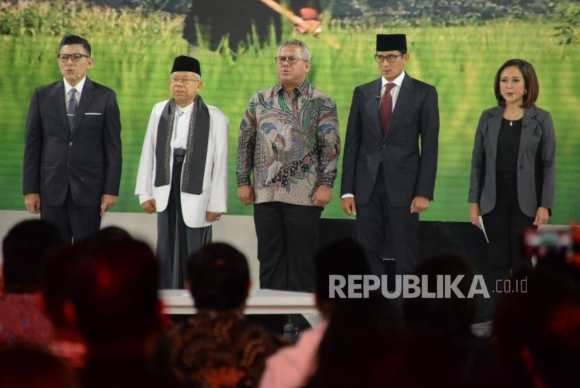 Debat Cawapres. Cawapres no 01 KH Ma'ruf Amin dan Cawapres No 02 Sandiaga Uno serta Ketua KPU RI Arief Budiman saat debat Cawapres Pilpres 2019 di Jakarta, Ahad (17/3).