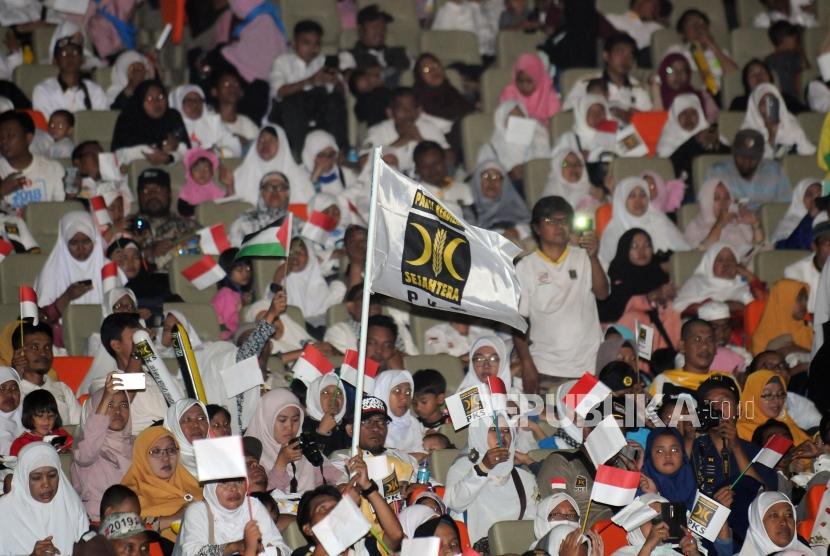 [ilustrasi] Sejumlah kader PKS menghadiri perayaan ulang tahun PKS di Sentul International Convention Center (SICC), Bogor, Jawa Barat, Ahad (13/5).