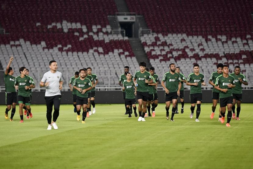 Pemain sepakbola timnas Indonesia mengikuti sesi latihan di Stadion Gelora Bung Karno, Senayan, Jakarta, Jumat (14/6/2019).