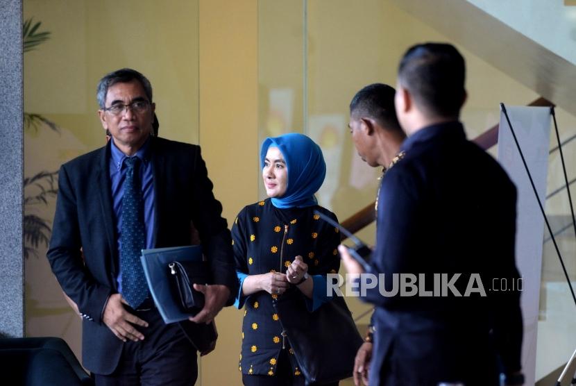 Pemeriksaan Nicke Widyawati. Dirut Pertamina Nicke Widyawati usai menjaani pemerisaan di Komisi Pemberantasan Korupsi (KPK),Jakarta,  Kamis (2/5/2019).