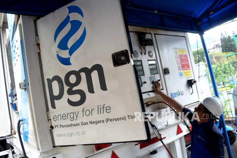 PT PGN Tbk sebagai Subholding Gas Pertamina meningkatkan layanan gas bumi untuk bisa dimanfaatkan oleh transportasi, sebagai energi alternatif yang ekonomis dan ramah lingkungan di masa transisi energi. (ilustrasi).