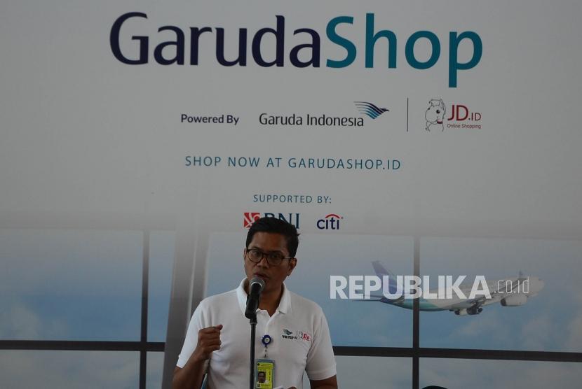 Direktur Utama Garuda Indonesia Pahala N. Mansury menyampaikan kata sambutannya pada acara peluncuran Garuda Shop JD.ID di Terminal 3 Bandara Soekarno Hatta, Cengkareng, Selasa (13/2).