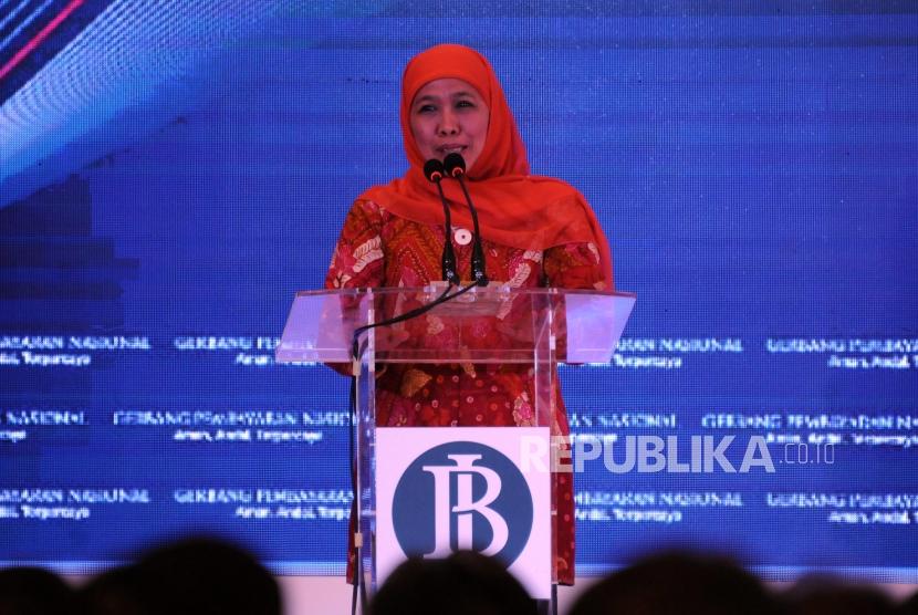 Menteri Sosial Khofifah Indar Parawansa menyampaikan sambutan saat peresmian Gerbang Pembayaran Nasional atau National Payment Gateway (NPG) di Gedung Bank Indonesia, Jakarta, Senin (4/12).