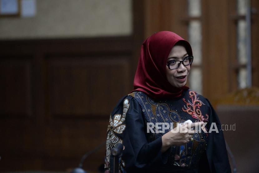 Setnov Meminta Proyek PLN. Terdakwa kasus proyek PLTU-1 Eni Maulani Saragih usai menjalani persidangan lanjutan di Pengadilan Tipikor, Jakarta, Selasa (22/1/2019).