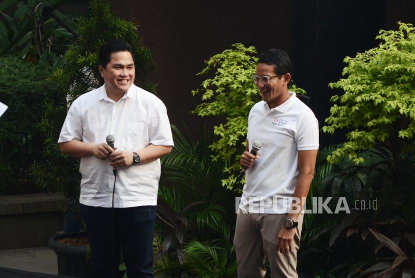   Ketua Tim Kampanye Nasional Jokowi-Ma'ruf, Erick Thohir bertemu dengan Sandiaga Uno yang merupakan mantan Cawapres RI pendamping Prabowo Subianto pada acara Young Penting Indonesia di Kemang, Jakarta Selatan, Sabtu (13/7).