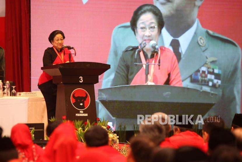 General Chairperson of the Indonesian Democratic Party of Struggle (PDIP) Megawati Soekarnoputri briefs the would-be PDIP legislative candidates in Jakarta on Sunday.