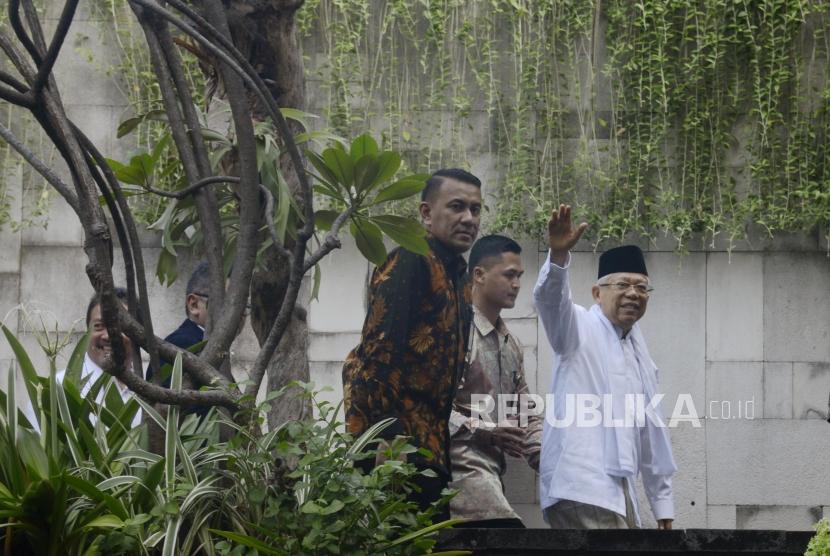 Wakil Presiden terpilih KH. Ma'ruf Amin tiba untuk menghadiri acara pembubaran Tim Kampanye Nasional (TKN) Joko Widodo-Ma'ruf Amin di Jakarta, Jumat (26/7).