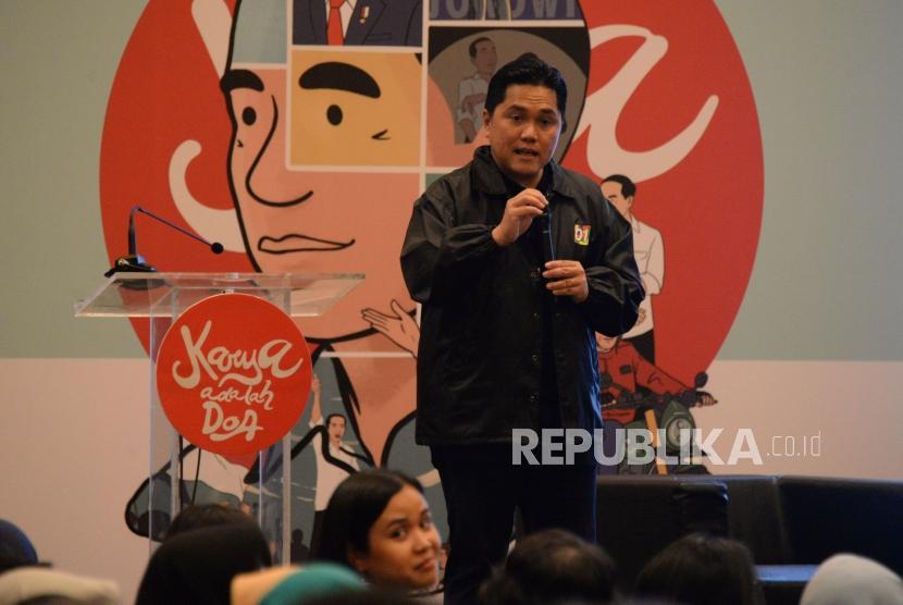 Ketua Tim Kampanye Nasional Jokowi-Ma'ruf Amin Erick Thohir meyampaikan pandangannya dalam talkshow kado nusantara dalam pameran Karya Adalah Doa,Senyawa Karya, Sewujud Doa di Jakarta, Jumat (29/3).