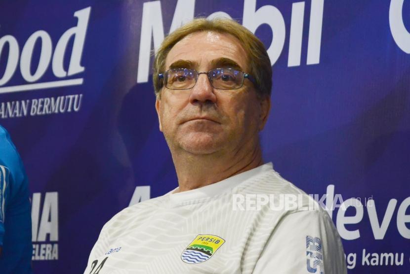 Pelatih Persib Robert Rene Alberts