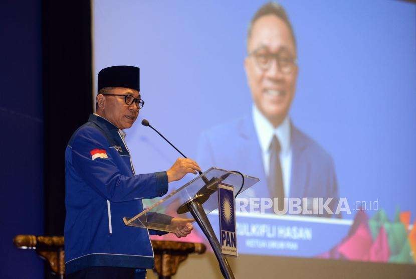 Ketua Umum Partai Amanat Nasional (PAN) Zulkifli Hasan memberikan sambutan pada Rakernas IV PAN di Jakarta, Kamis (9/8).