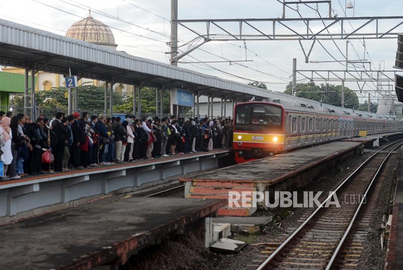 KRL Commuter Line (ilustrasi).