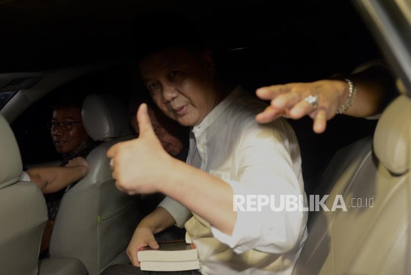 Mantan Kepala Badan Penyehatan Perbankan Nasional (BPPN) Syafruddin Arsyad Temenggung meninggalkan Rutan KPK, Jakarta, Selasa (9/7) setelah Mahkamah Agung menerima kasasinya. (ilustrasi). 