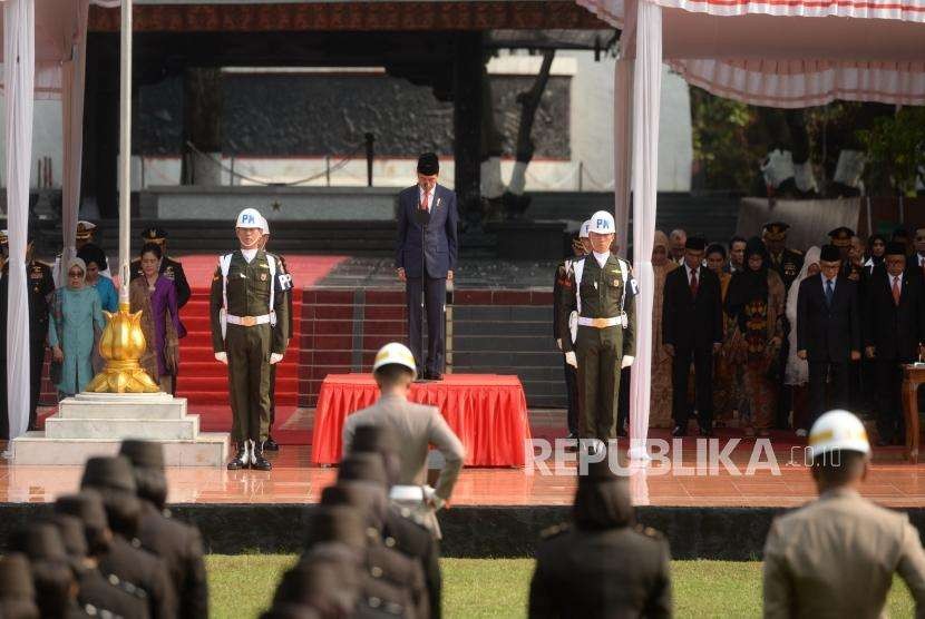 Upacara Hari Kesaktian Pancasila. Presiden Joko Widodo menjadi inspektur Upacara Peringatan Hari Kesaktian Pancasila di Monumen Pancasila Sakti, Jakarta, Senin (1/10).