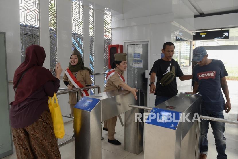 Transjakarta Bantah Korlap tak Izinkan Yuyun Pulang. Halte Transjakarta (ilustrasi).