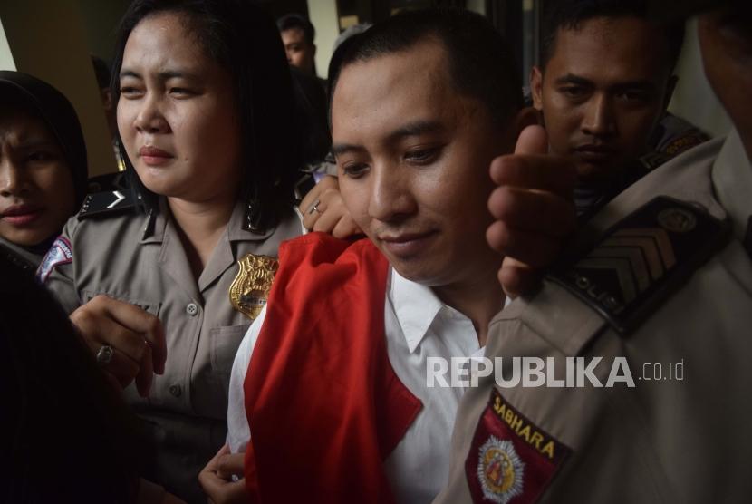 Terdakwa  kasus penipuan agen perjalanan umrah First Travel  Andika Surachman usai   menjalani persidangan vonis  di Pengadilan Negeri Depok, Jawa Barat.