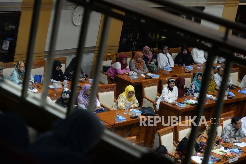 Jamaah korban penipuan First Travel melakukan rapat dengar pendapat umum (RDPU) bersama Komisi III DPR RI di Komplek Parlemen Senayan, Jakarta (ilustrasi)