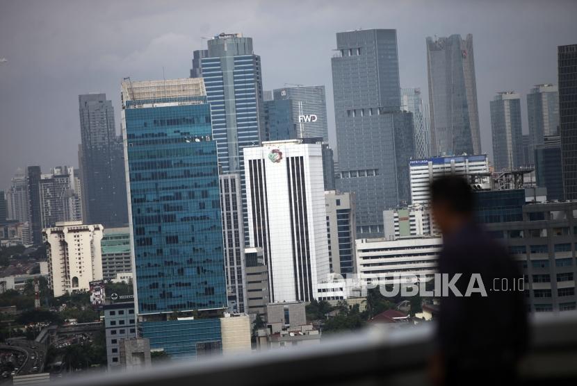 Deretan gedung-gedung perkantoran di Kawasan Kota Jakarta, Senin (15/1).
