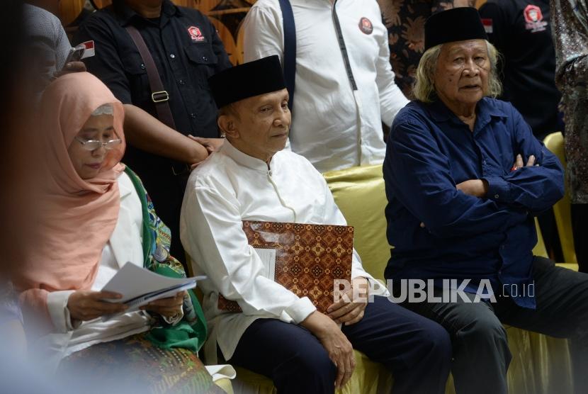 Politisi Senior Amien Rais (tengah) dalam diskusi di DPR. (Ilustrasi)