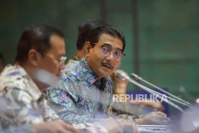 Dirut BRI Suprajarto bersama jajaran direksi mengikuti Rapat Dengar Pendapat (RDP) dengan Komisi XI DPR di kompleks Parlemen, Senayan, Jakarta,Kamis (19/4).