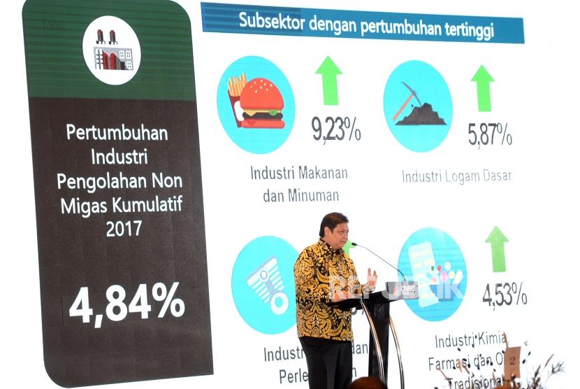 Laju Pertumbuhan Industri. Menteri Perindustrian Airlangga Hartarto memberikan paparan saat acara Digital Economy Disruption and CNBC Indonesia Dialogue di Jakarta, Kamis (8/2).