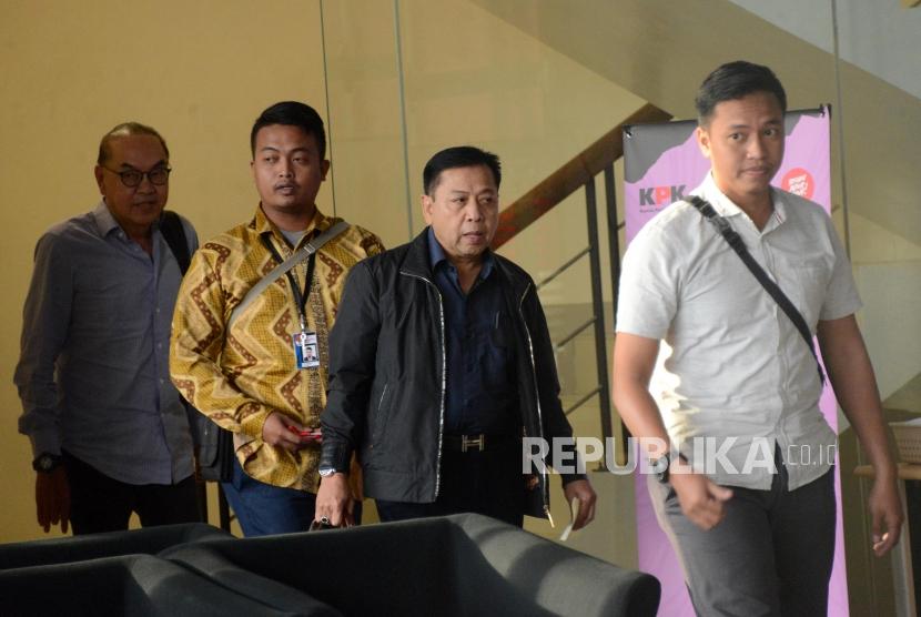 Terpidana kasus korupsi pengadaan proyek KTP elektronik yang juga mantan Ketua DPR Setya Novanto usai menjalani pemeriksaan di Gedung KPK, Jakarta, Selasa (14/5).