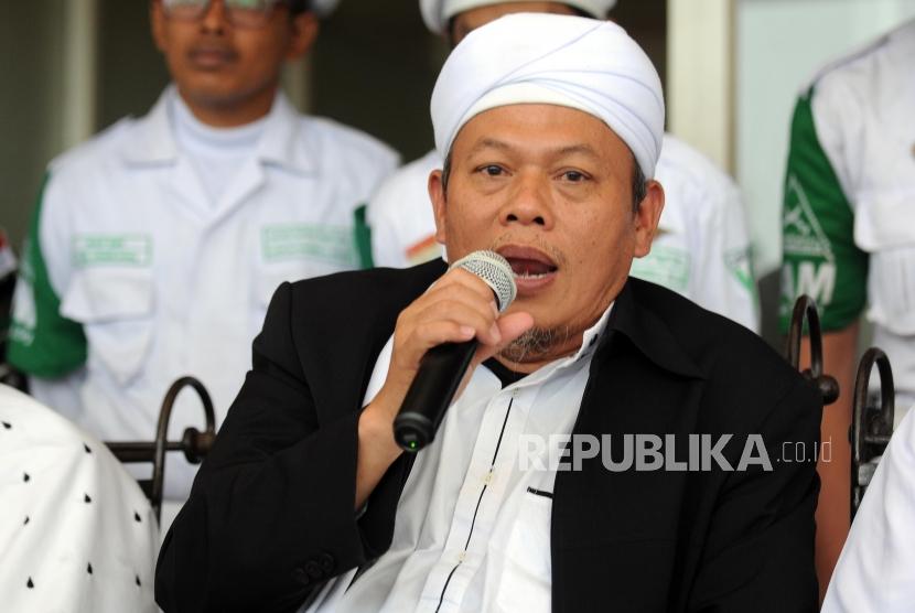 FUI Berbagi Kiat Hadapi Karantina Wilayah Bagi Muslim. Sekretaris Jenderal FUI KH Muhammad Al Khaththath.