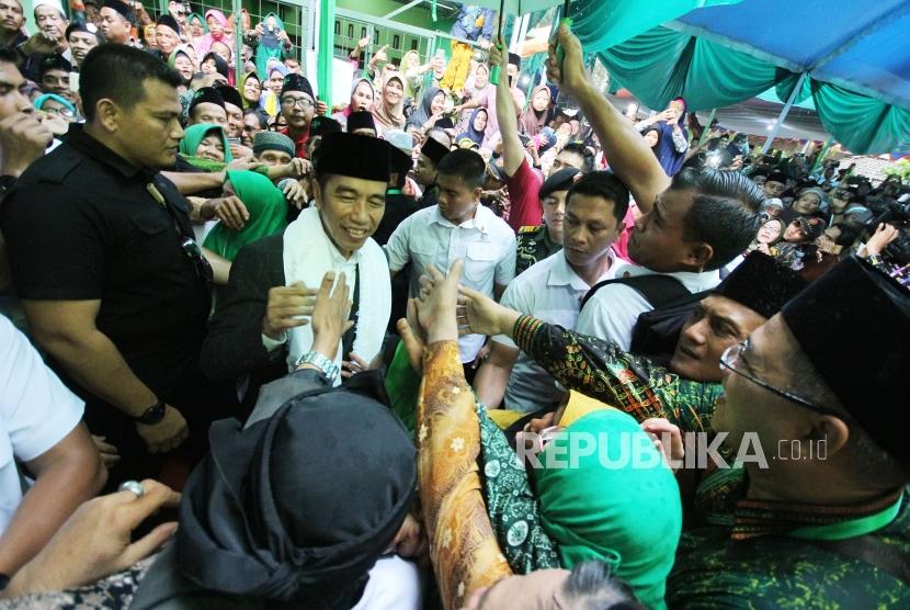 Munas NU: Presiden RI Joko Widodo hadir pada acara Musyawarah Nasional Alim Ulama dan Konferensi Besar Nahdlatul Ulama (NU) di Pompes Miftahul Huda Al-Azhar Citangkolo, Kota Banjar, Jawa Barat, Rabu (27/2).