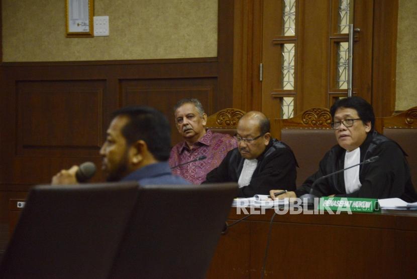Terpidana kasus E-KTP Setya Novanto saat bersaksi pada sidang lanjutan kasus dugaan suap proyek PLTU Riau-1, dengan terdakwa mantan Dirut PLN Sofyan Basir di Pengadilan Tipikor, Jakarta, Senin (12/8).
