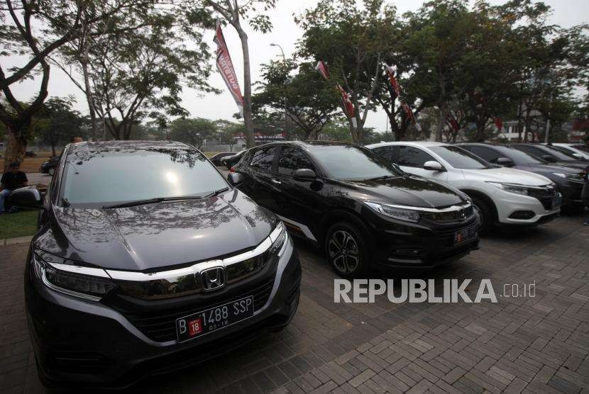 Mobil New Honda HR-V terparkir di Kawasan Alam Sutra, Serpong, Tangerang Selatan, Banten, Rabu (29/8).
