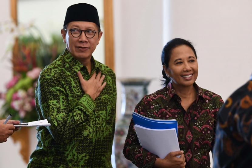 Menteri Agama Lukman Hakim Saifuddin (kiri) dan Menteri BUMN Rini Soemarno (kanan)