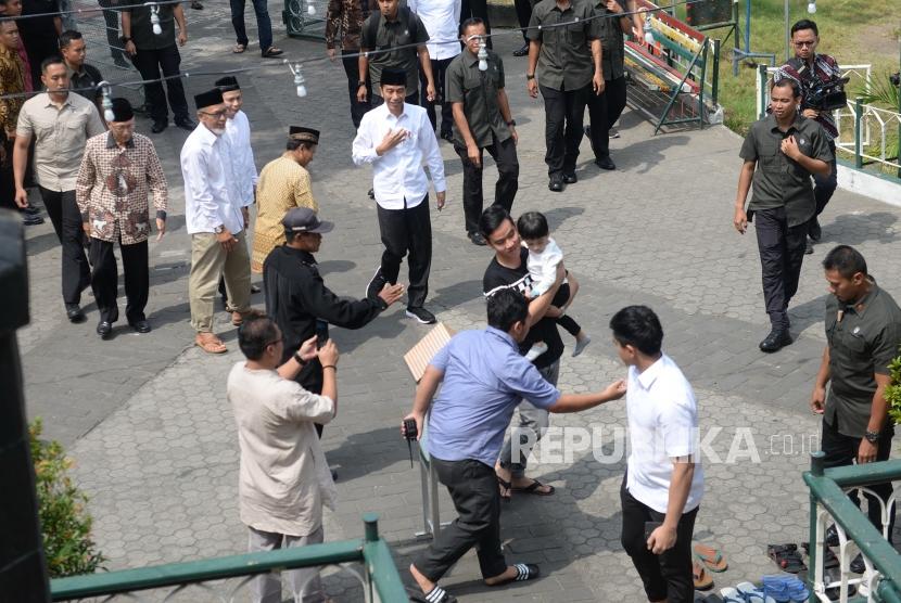 Jokowi Jumatan di Syuhada. Presiden Joko Widodo tiba di Masjid Syuhada, Yogyakarta, Jumat (7/6/2019).