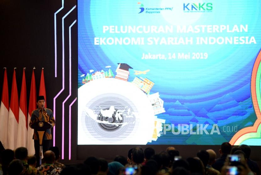 Presiden Joko Widodo memberikan sambutan pada acara peluncuran masterplan ekonomi syariah Indonesia 2019-2024 di Jakarta, Selasa (14/5).