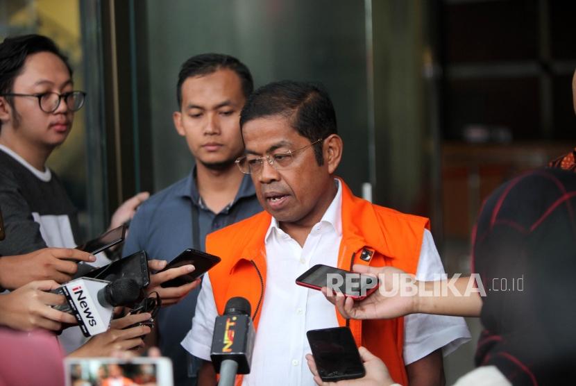 Mantan Menteri Sosial Idrus Marham memberikan keterangan seusai menjalani pemeriksaan di Gedung KPK, Jakarta, Rabu (28/11).