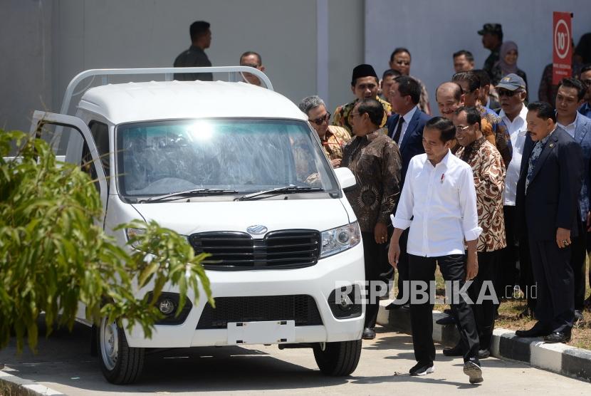 Presiden Joko Widodo (Jokowi) meresmikan pabrik perakitan Esemka di Kabupaten Boyoiaii, Jawa Tengah, Jumat (6/9/2019).