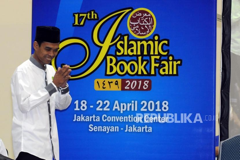 Ustaz Abdul Somad saat tiba untuk menghadiri acara Tabligh Akbar di Jakarta Convention Center (JCC), Jakarta, Kamis (19/4).