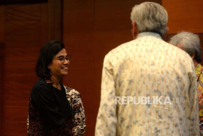 Deklarasi Peningkatan Transaksi Rupiah. Menteri Keuangan Sri Mulyani Indrawati memasuki ruangan penandatanganan nota kesepahaman terkait deklarasi bersama peningkatan transaksi rupiah di Kantor Kemenkeu, Jakarta, Rabu (3/10).