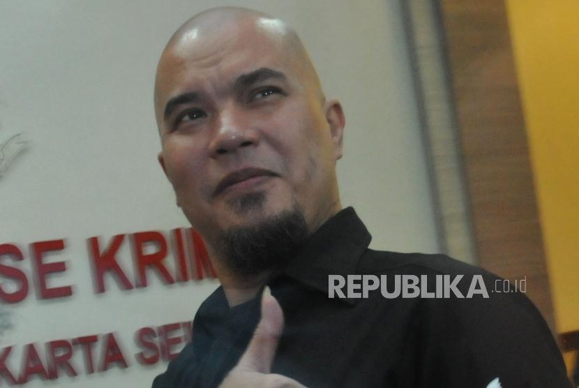 Musisi Ahmad Dhani saat memenuhi panggilan penyidik Polres Metro Jakarta Selatan, Kamis (30/11).
