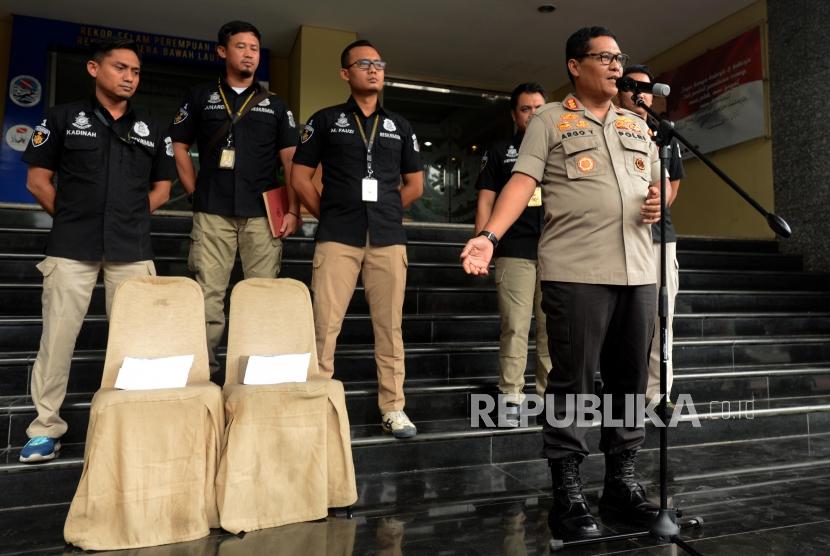  Head of Public Relations of the Jakarta Metro Police Commissioner Argo Yuwono gave a statement regarding the case file of a suspect of news hoax Ratna Sarumpaet at his office, Jakarta, Thursday (Nov 8).