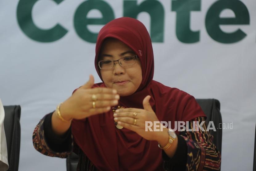 Konfrensi Pers. Anggota Baznas Nana Mintarti Memberikan keterangan kepada media dalam  konfrensi pers di  Kantor Baznas, Jakarta, Kamis (18/1).