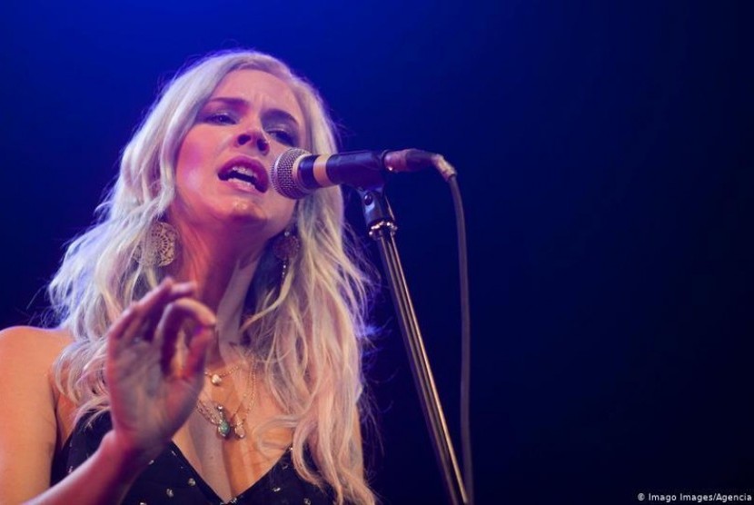 Khawatir Tampil Solo, Otoritas Iran Deportasi Penyanyi Joss Stone